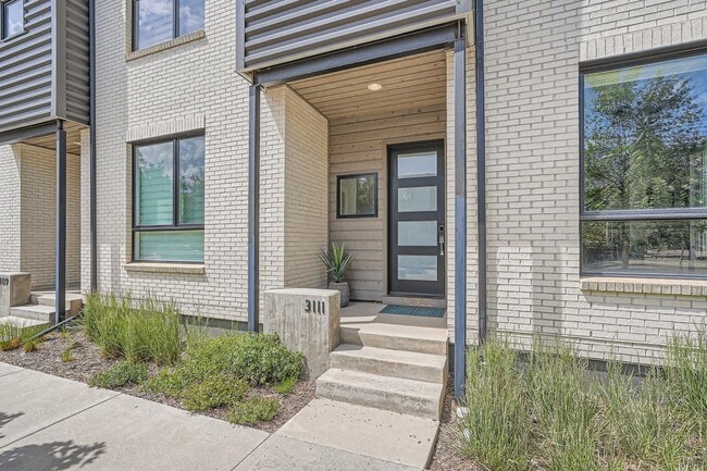 Building Photo - Modern 3 BDR S'Park Boulder Townhome
