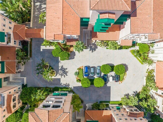 Building Photo - 13643 Deering Bay Dr