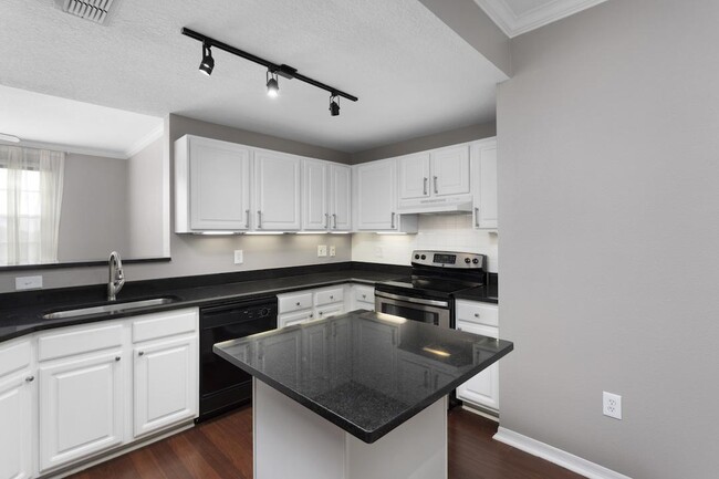Building Photo - 501 Knights Run Ave
