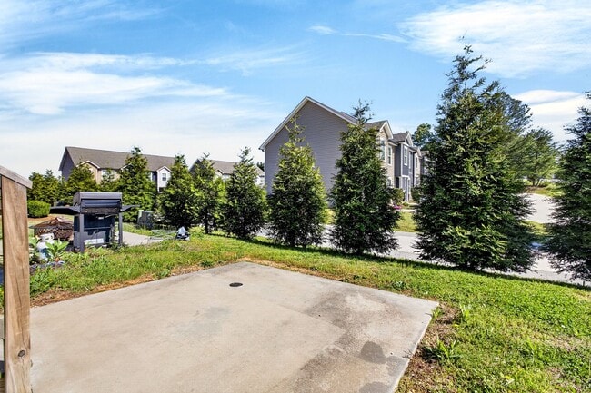 Building Photo - Luxury Size Townhome