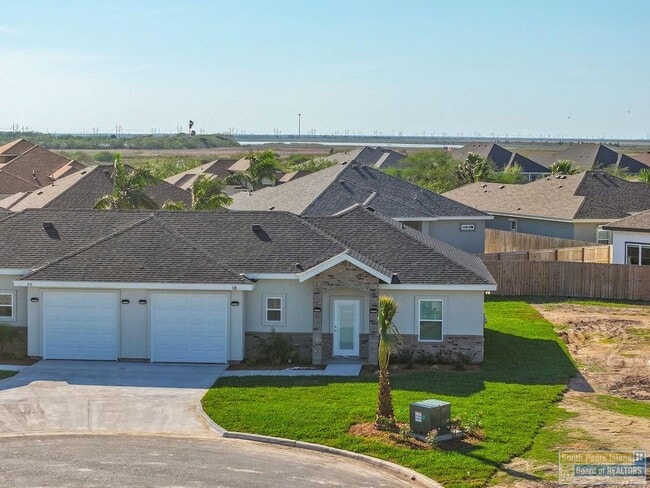 Building Photo - 18 S Bay Hill Dr