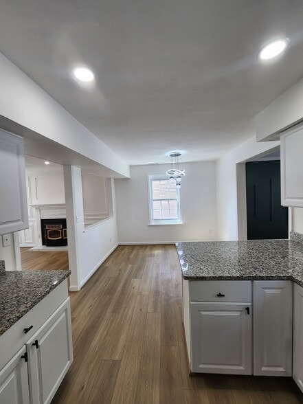 Building Photo - 1206 Caldwell Ct S