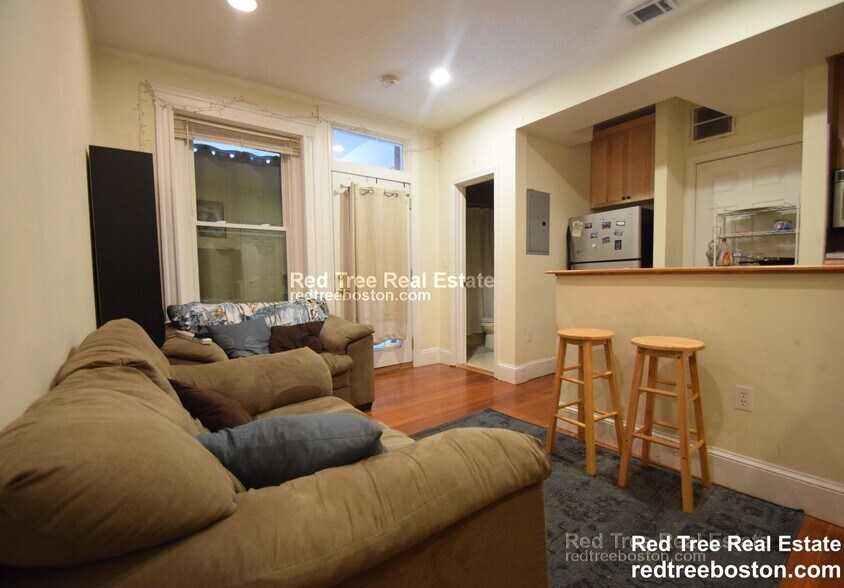 Unit 4 - 195 Winthrop Rd