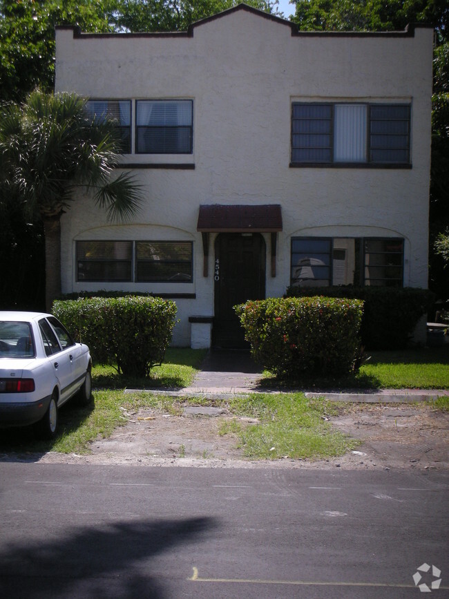 Building Photo - 4540 Royal Palm Ave