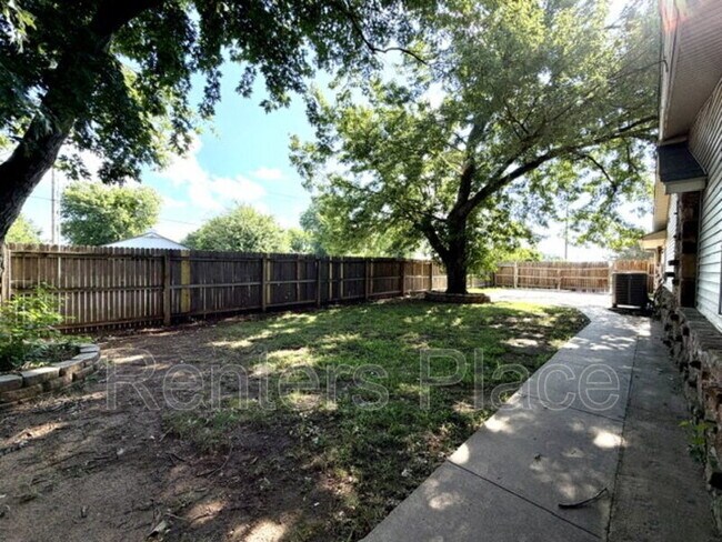 Building Photo - 14148 S Poplar Pl