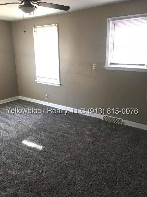 Building Photo - 320 E 79th Terrace