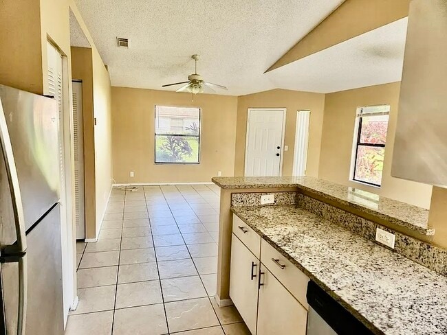 Building Photo - 2818 Stoneway Ln