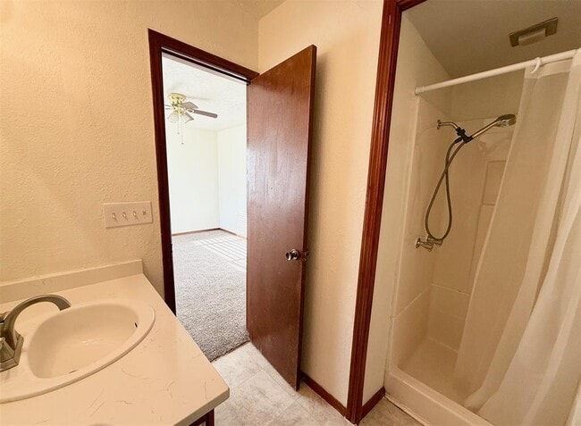 Building Photo - 214 Justin Dr