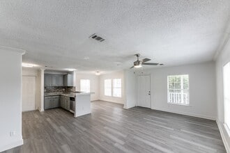 Building Photo - 108 Varsity Dr