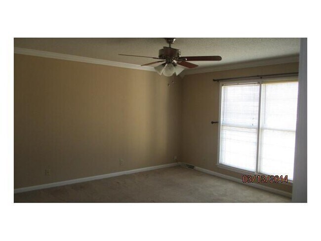 Building Photo - 5 Bedroom 2 1/2 Bath Home For Rent!