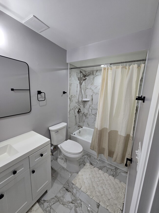 Primary Bath Furnished - 621 N Calhoun St