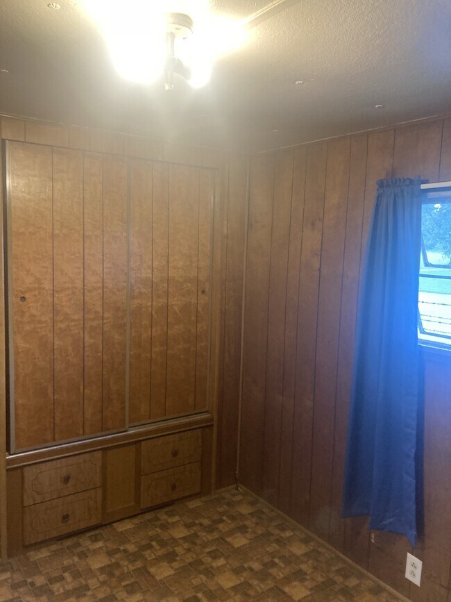 Building Photo - 2006 East Prospect Road