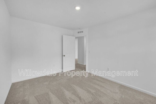 Building Photo - 749 Swim Cave Ln