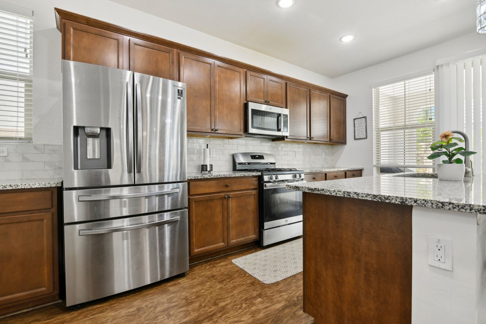 Building Photo - 1350 W Javelina Dr