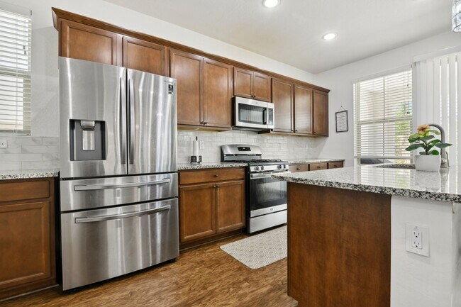 Building Photo - 4 Bedroom Single Family in Chandler