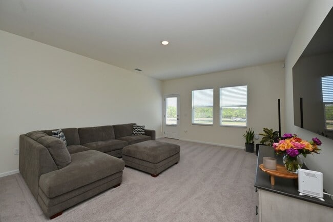 Building Photo - **RARE FIND: LIKE NEW, ONE-OWNER, 5-BED, 3-BATH HOME BUILT IN 2025 IN A NEIGHBORHOOD WITH RESORT-...