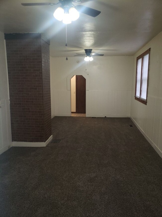 Building Photo - 2 BR House near Main Street Corridor
