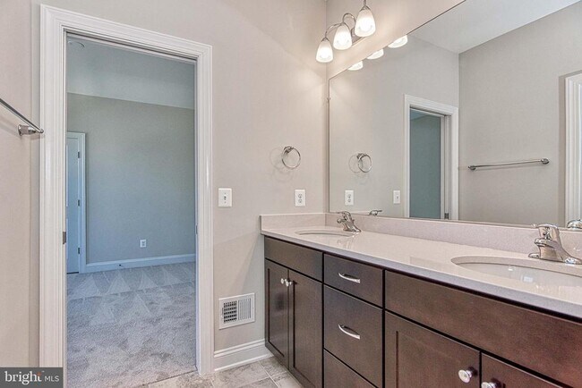 Building Photo - 3100 Greenway Blvd