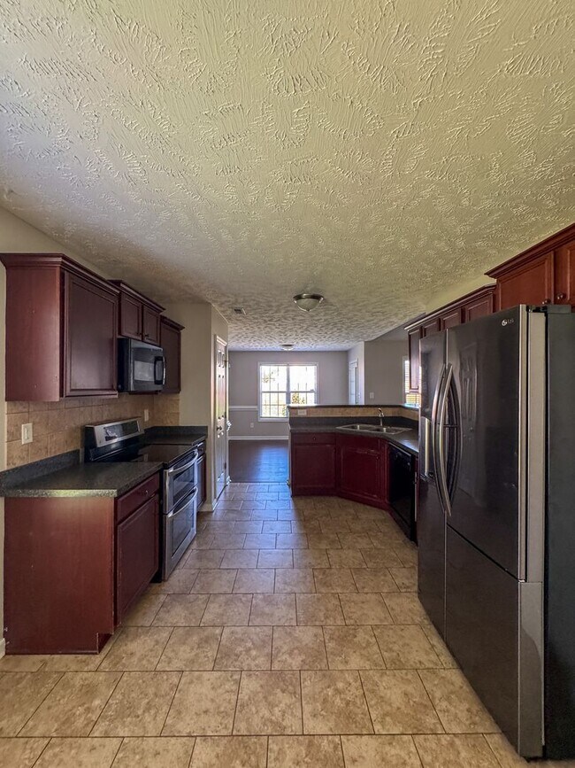 Building Photo - Lovely 4 Bed 2 Bath Home in West Gate