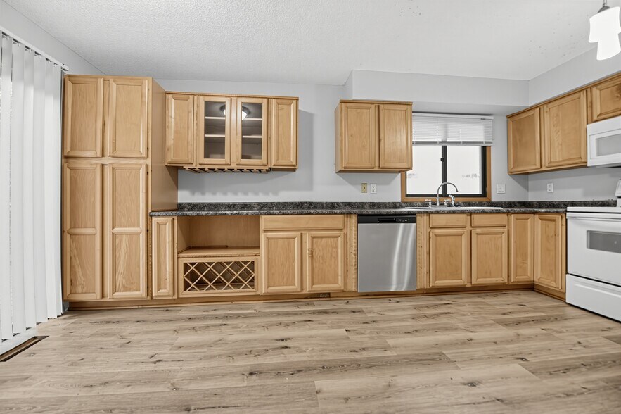 Building Photo - 7351 Berkshire Way