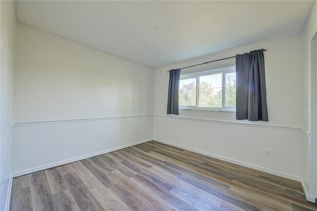 Building Photo - 1310 NE 4th Ter