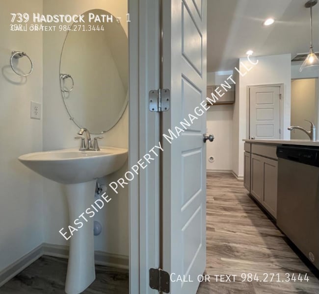 Building Photo - 739 Hadstock Path