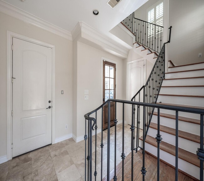Building Photo - 5630 Winsome Ln