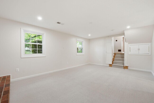 Building Photo - 4804 King Richard Dr