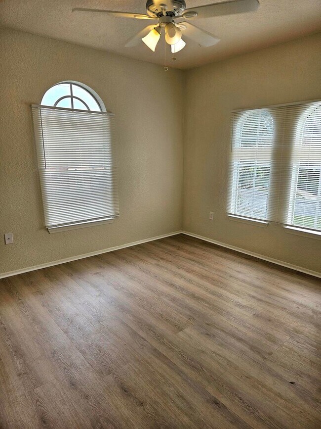 Building Photo - Lake Mary Townhome
