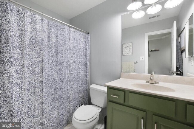 Building Photo - 7812 Mayfair Cir