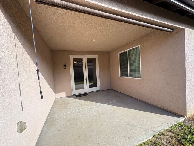 Building Photo - Beautiful home in a gated community Rent Ready!