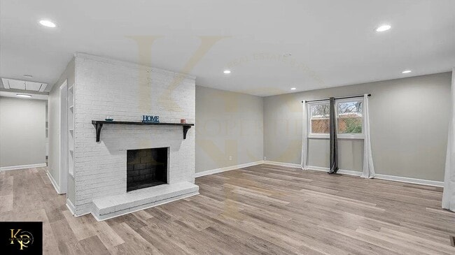 Building Photo - 605 Apple St