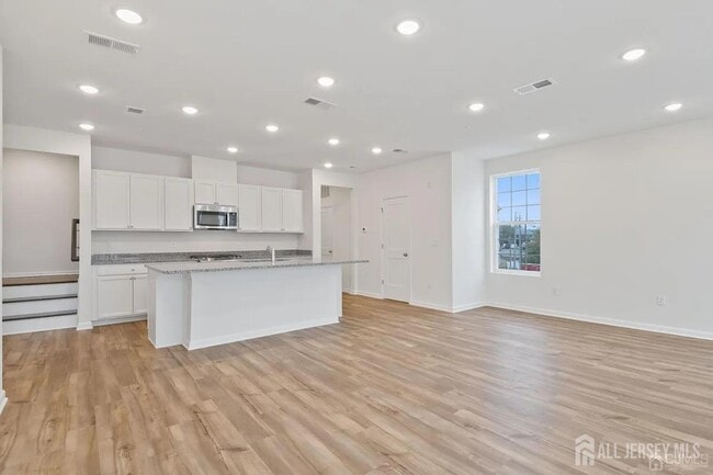 Building Photo - 735 Station Rd