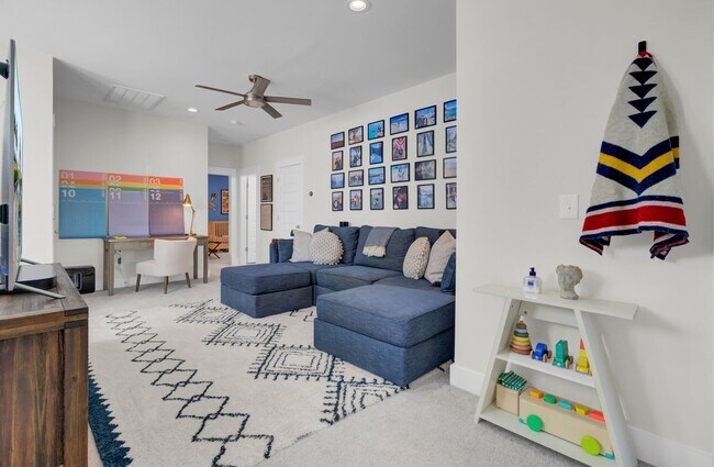 Building Photo - Impressive 4 bedroom home + office with el...