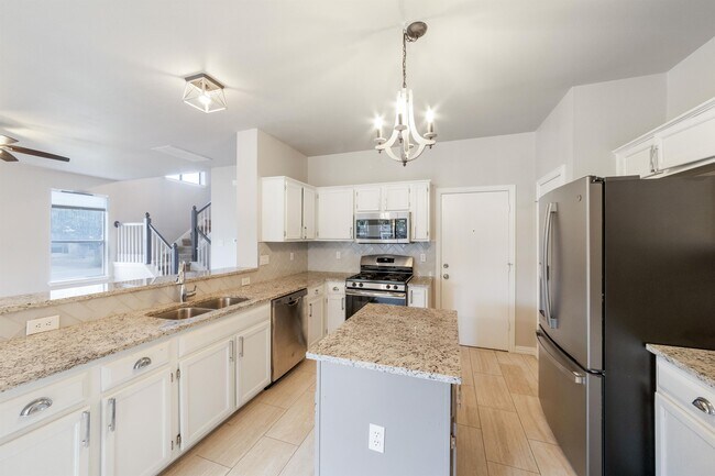 Building Photo - 17201 Village Glen Cove