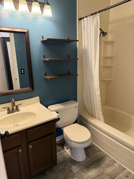 Building Photo - 7757 W Briar Ct