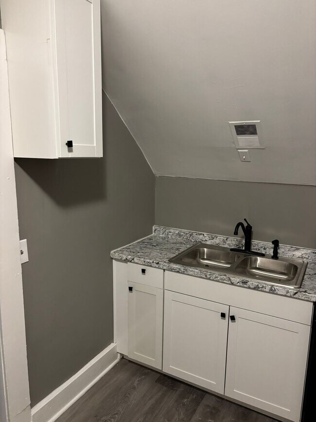 Building Photo - 3011 18th Ave