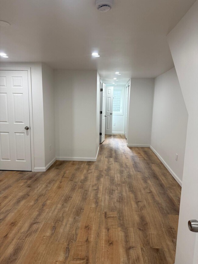 Building Photo - 68 W Rockland St