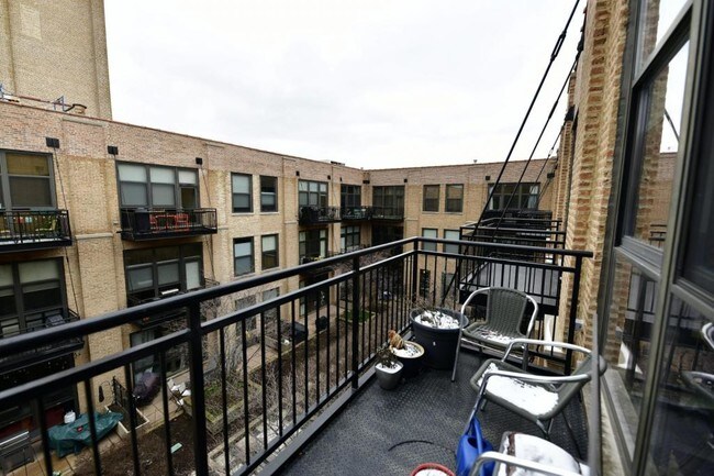 Building Photo - 1040 W Adams #426