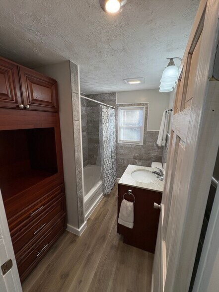 Building Photo - 601 Echo Rd