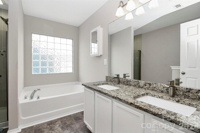 Building Photo - 1711 Rustic Arch Way