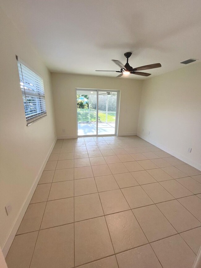Building Photo - Updated 3 bedroom 2 Bathroom home in Beau ...