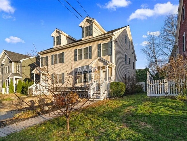 Building Photo - 17 Beacon St