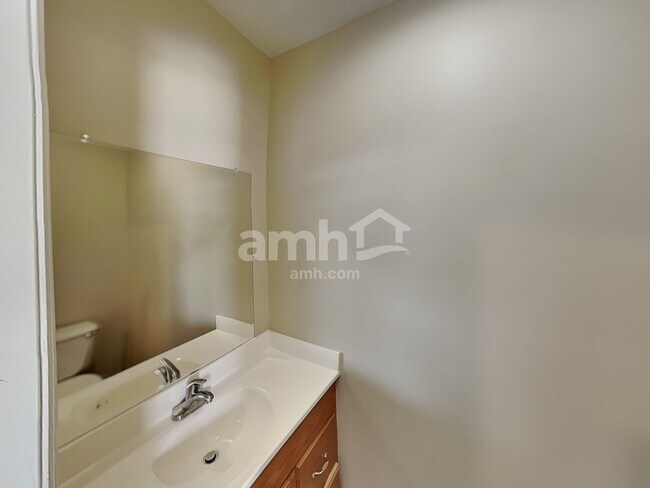 Building Photo - 2814 Sutherland Dr