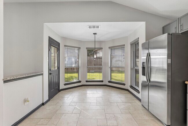 Building Photo - 20815 Whitevine Way