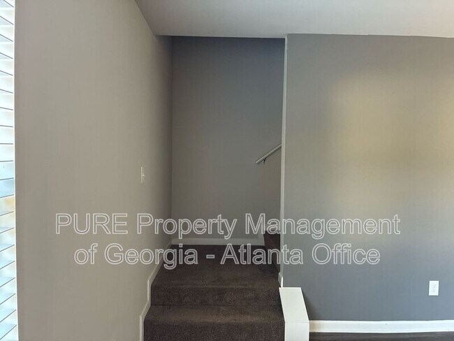 Building Photo - 305 Nutwood Trce