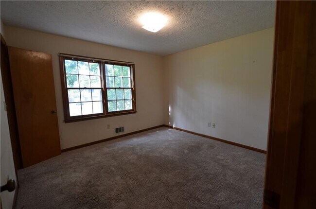 Building Photo - 4064 Stephanie Ct