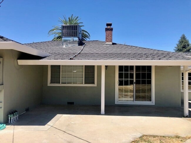 Building Photo - Nice 3 bed, 2 bath home in Carmichael