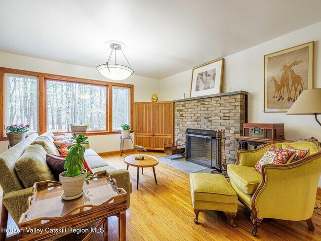 Building Photo - 10 Purdy Hollow Rd