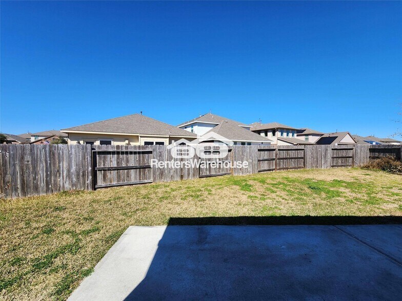 Building Photo - 12708 S Shore Dr